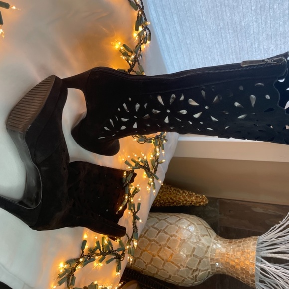 Cuple (designer from Spain.. made in Spain ) cut out Suede boot - Picture 7 of 9